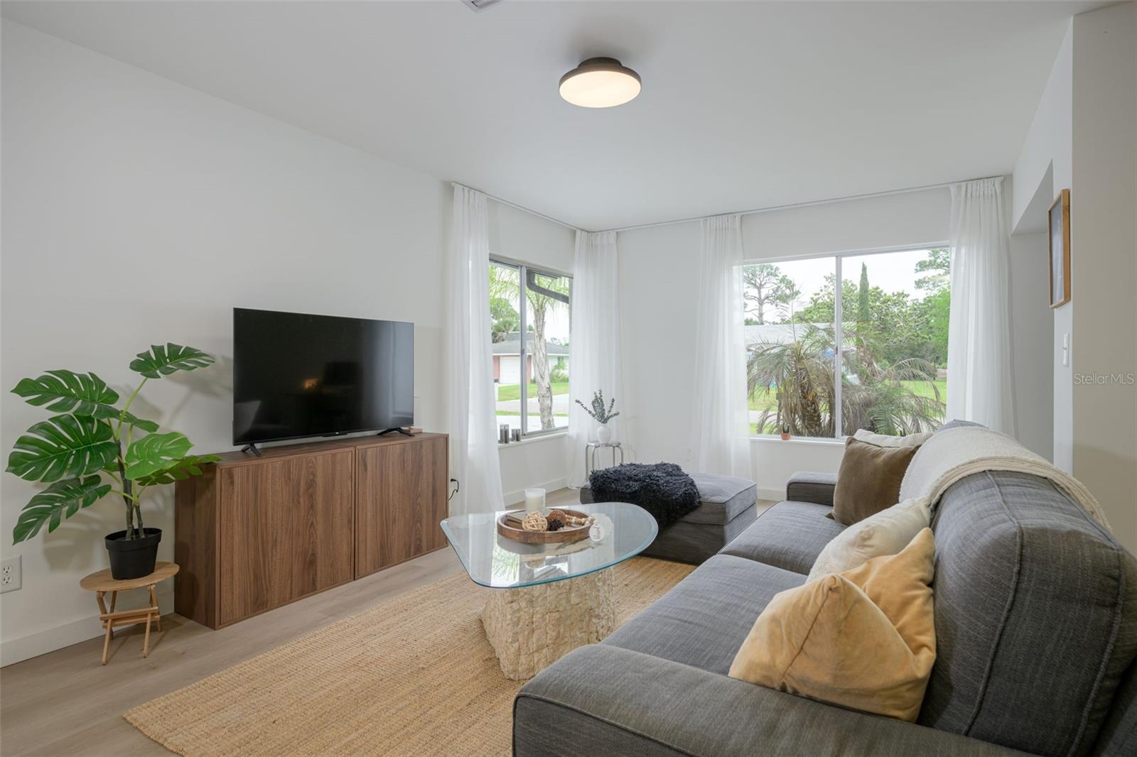 LAKE FOREST & LAKE FOREST NORTH - Residential