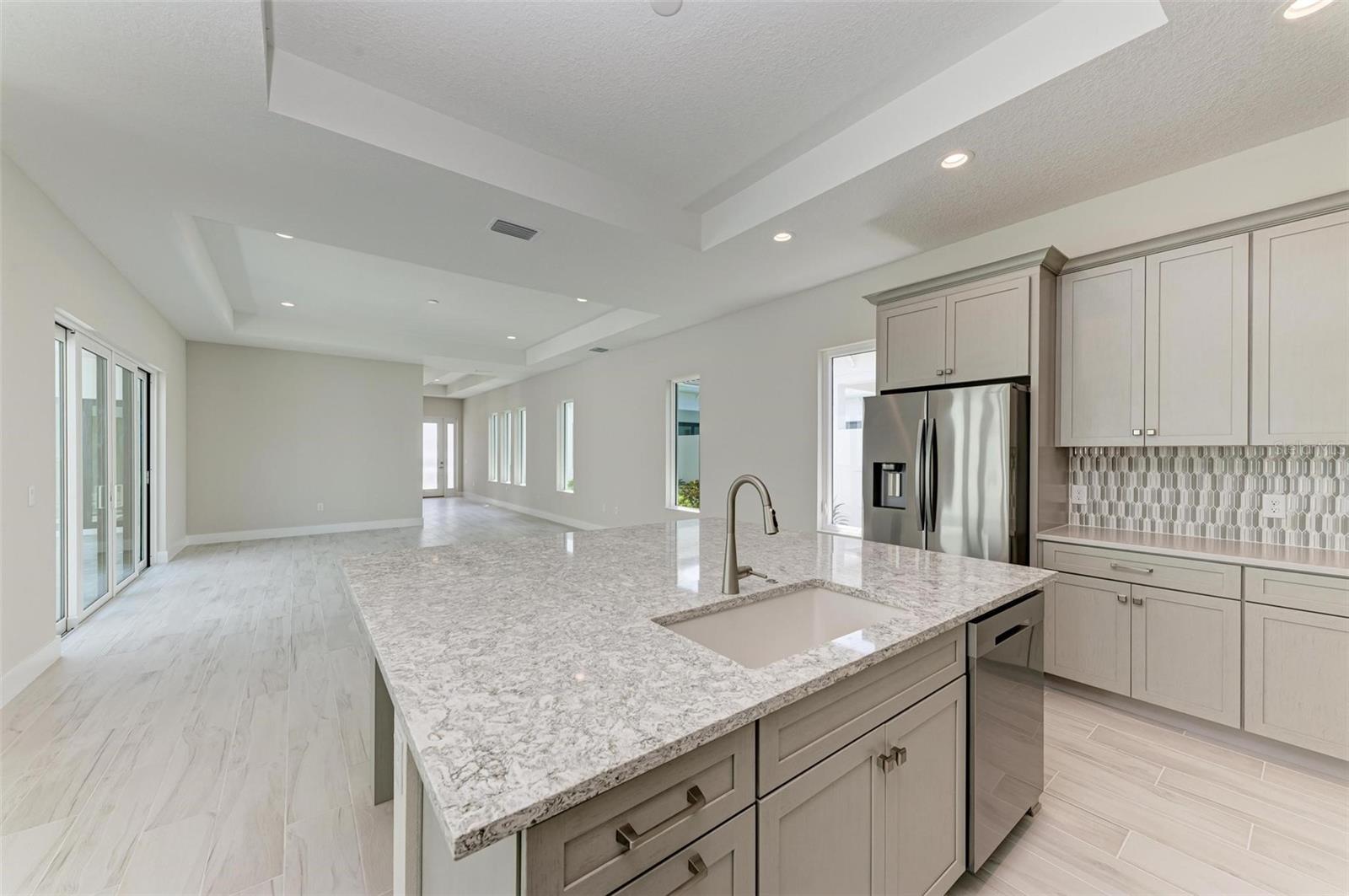 AQUA LAGOON - Residential