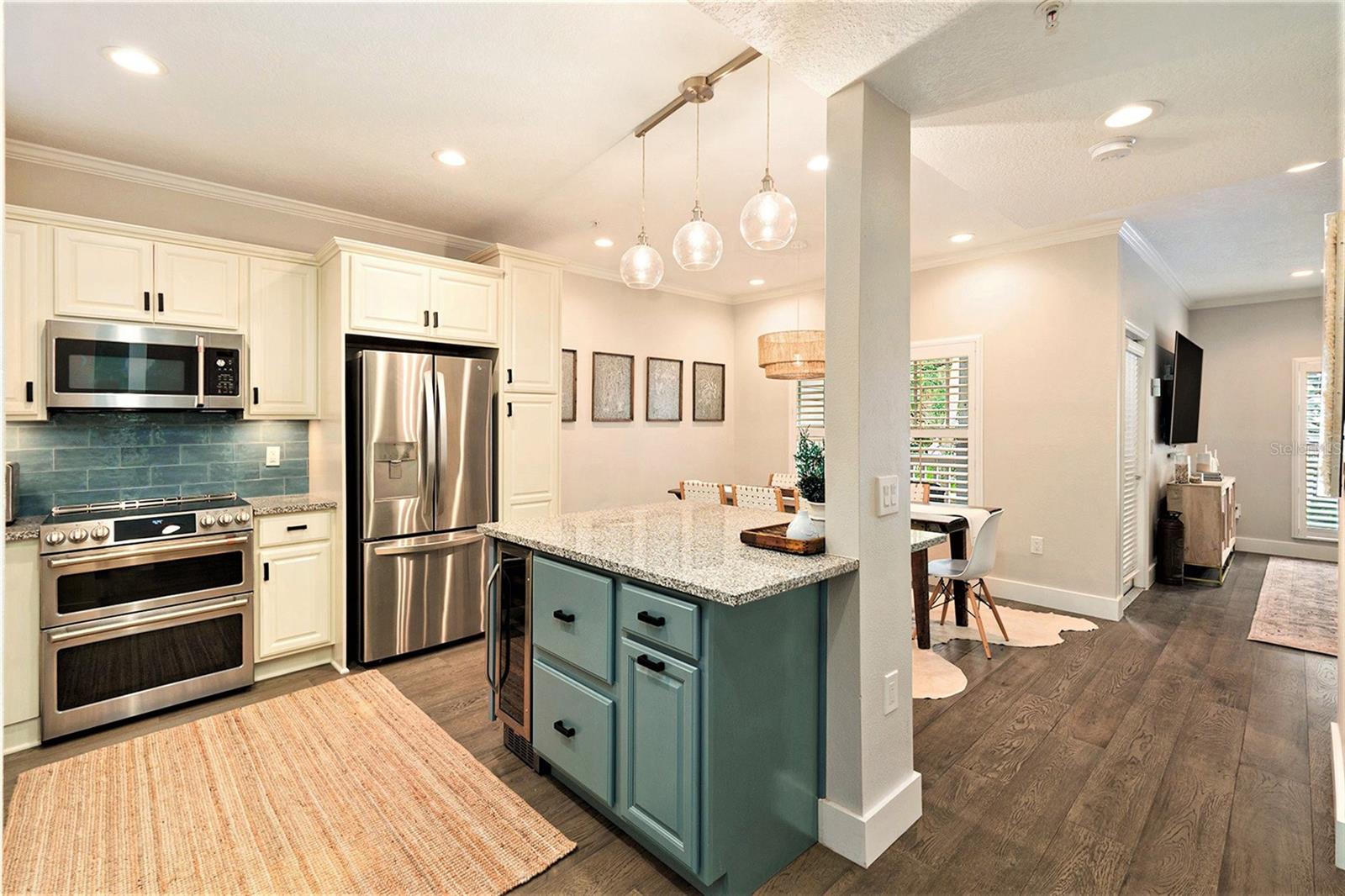 HYDE PARK WALK A CONDO - Residential