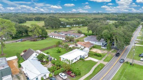 A home in LAKELAND