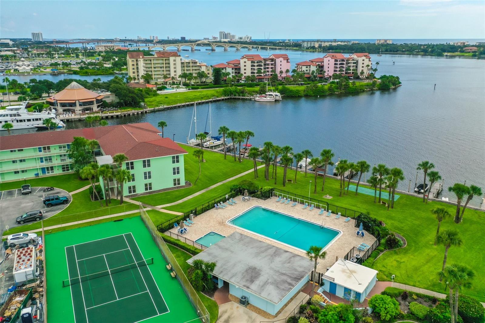 RIVER HOUSE - Residential