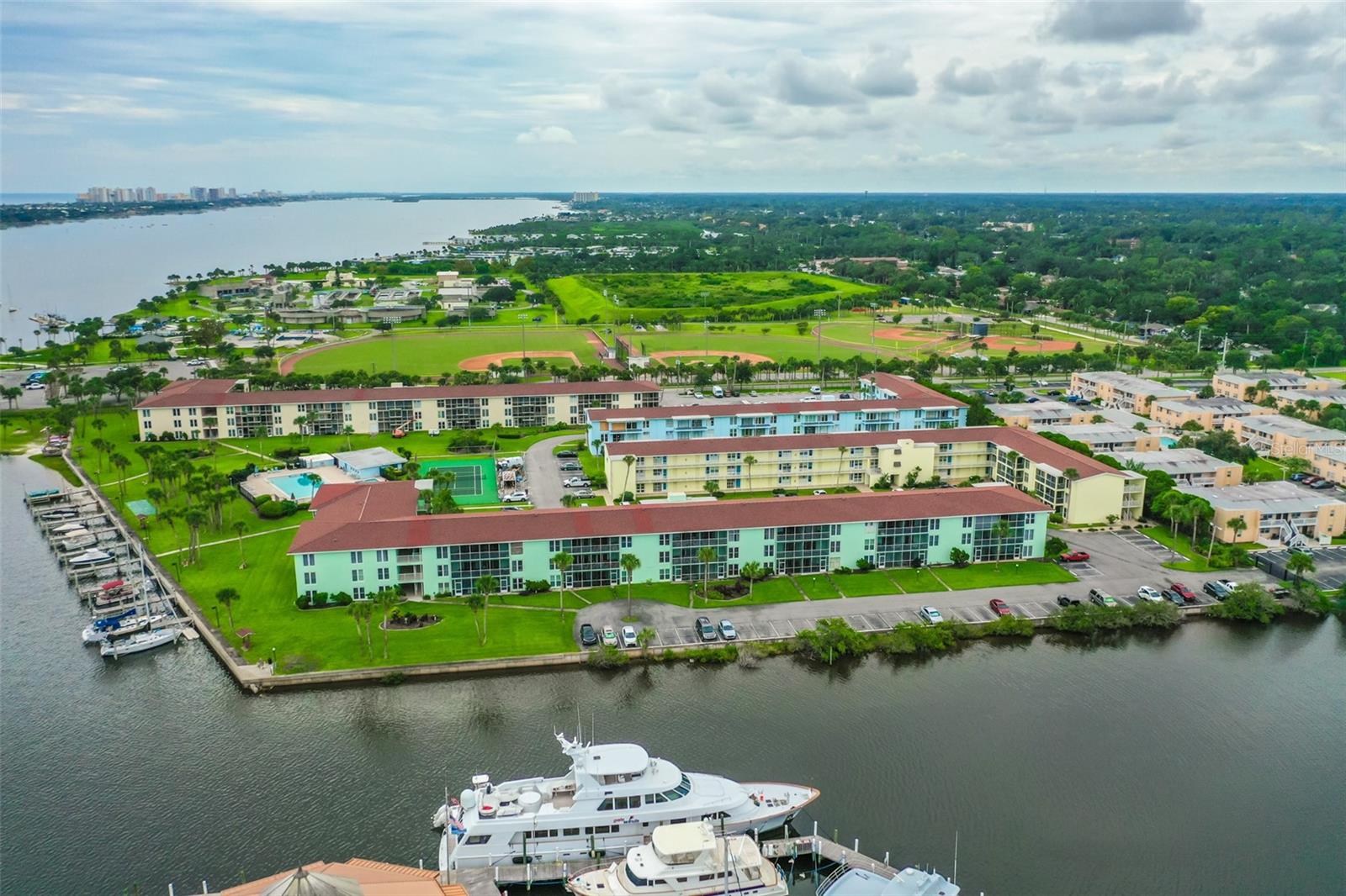 RIVER HOUSE - Residential