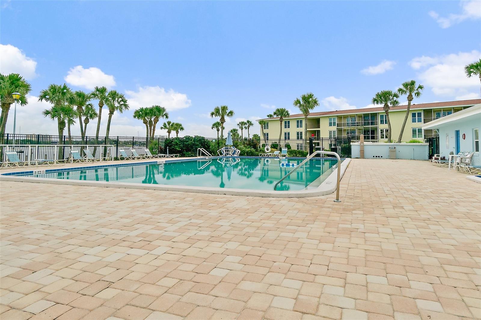 RIVER HOUSE - Residential