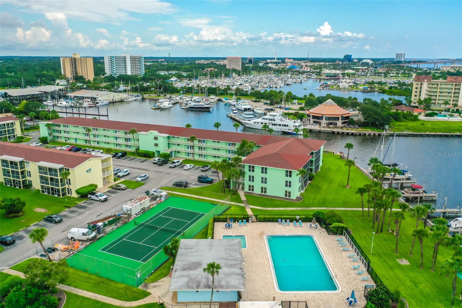 RIVER HOUSE - Residential