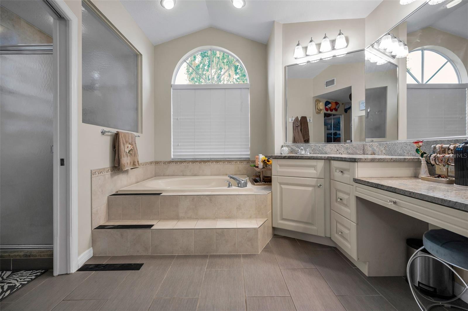 SIENNA WOODS - Residential