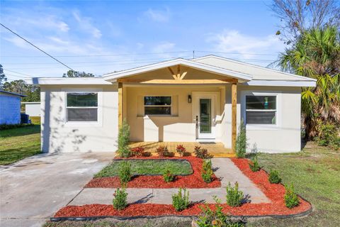 A home in PLANT CITY