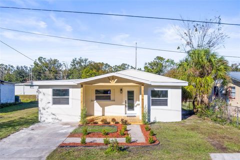 A home in PLANT CITY