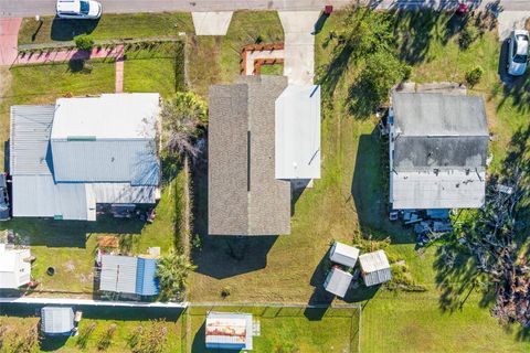 A home in PLANT CITY