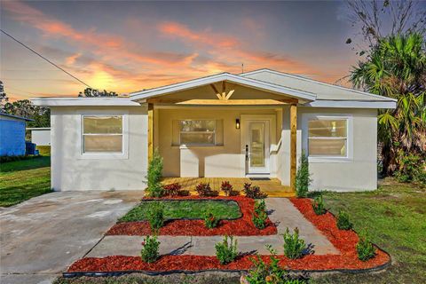 A home in PLANT CITY