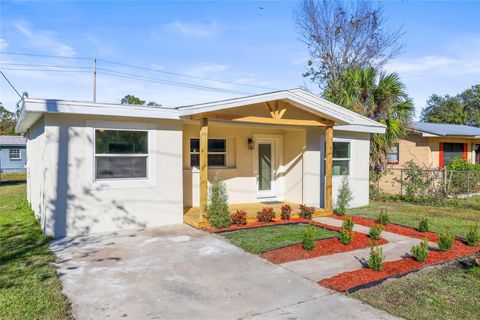 A home in PLANT CITY