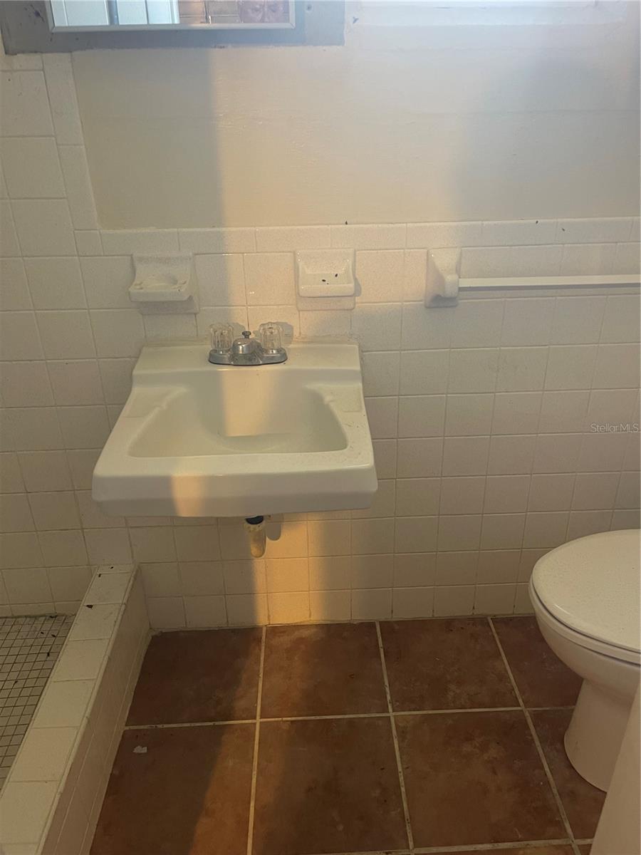 BEACON SQUARE - Residential Lease