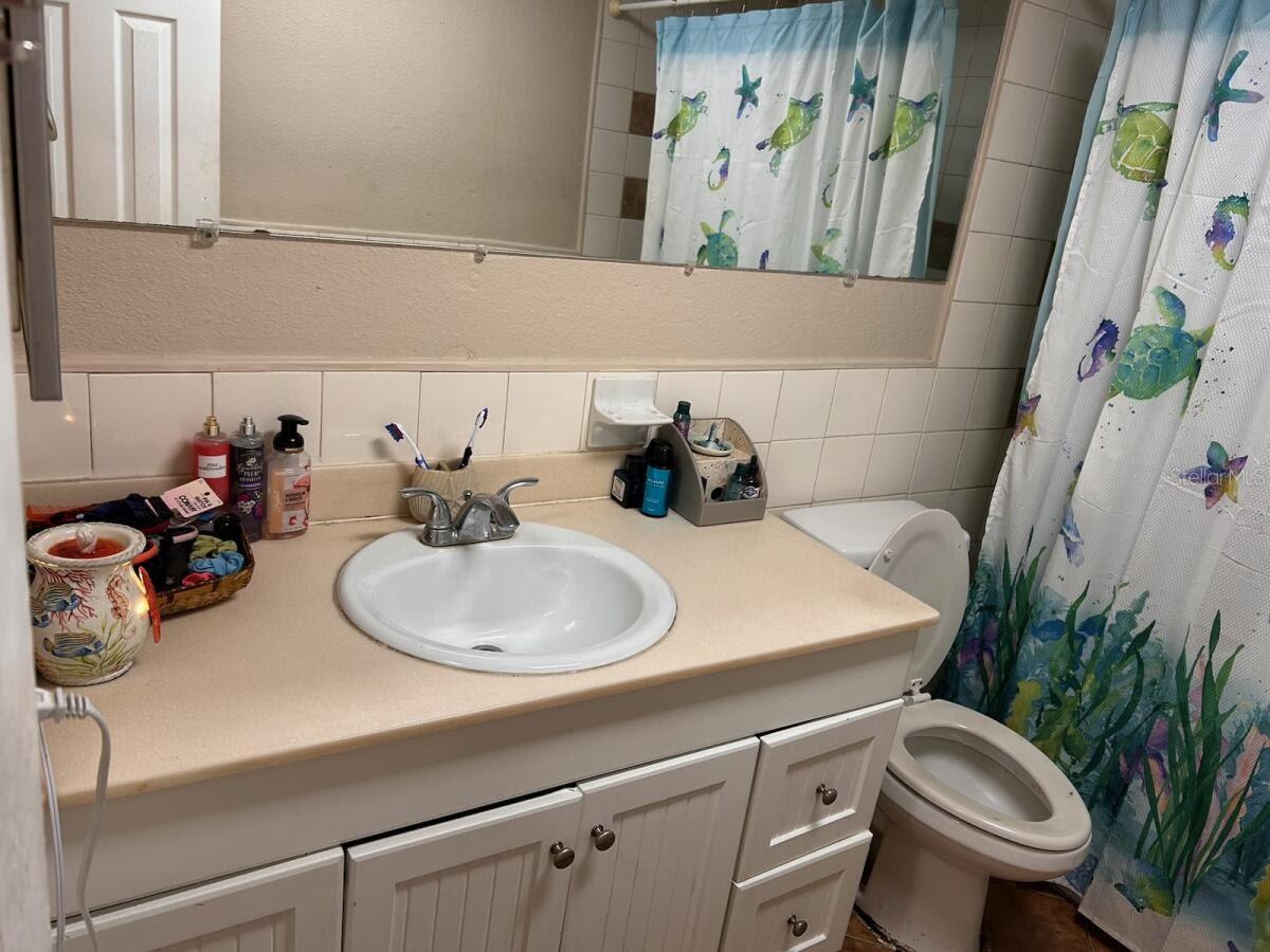 BEACON SQUARE - Residential Lease