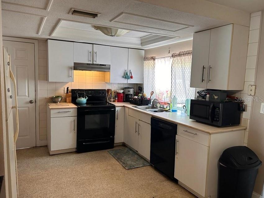 BEACON SQUARE - Residential Lease