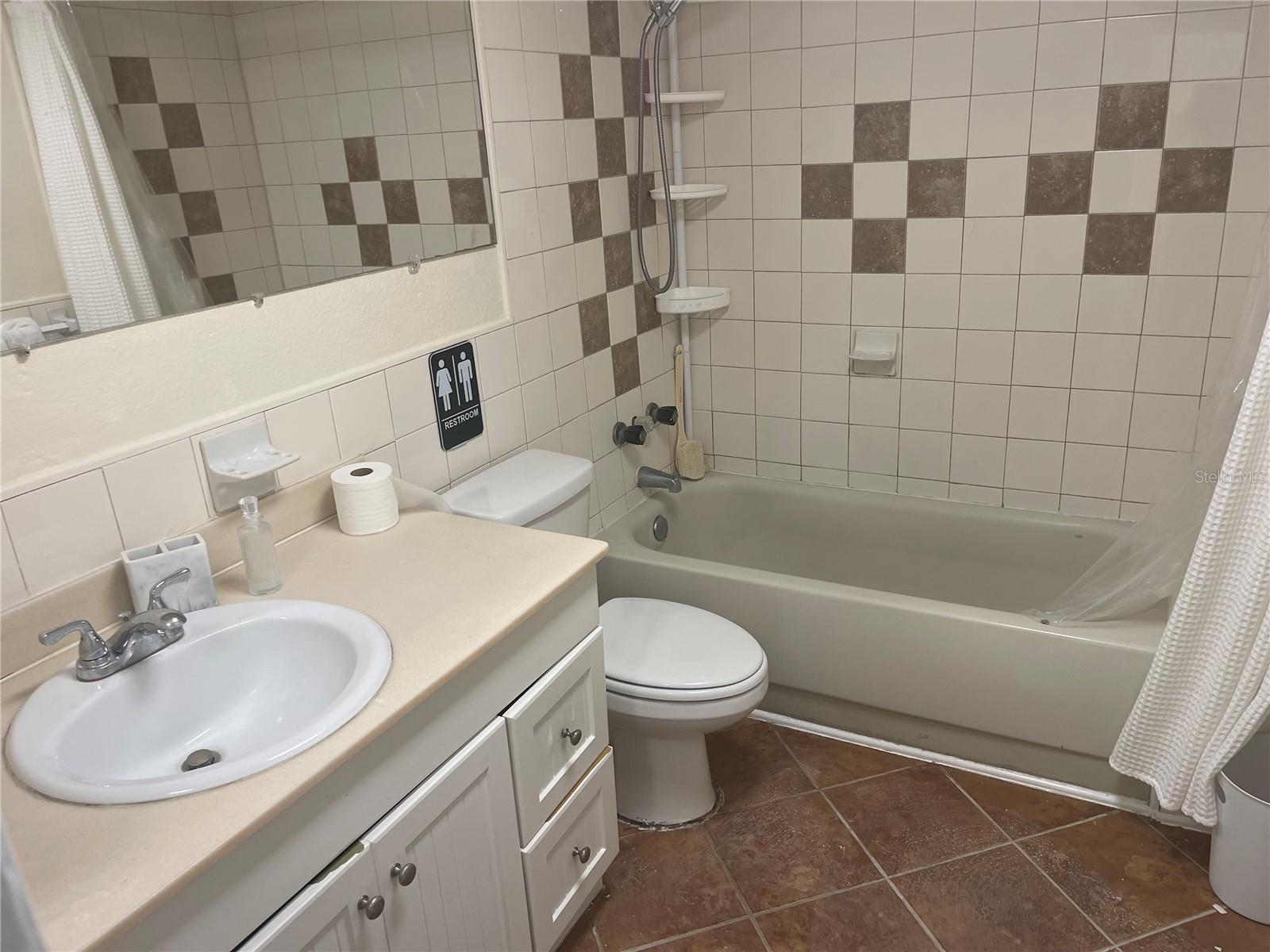 BEACON SQUARE - Residential Lease