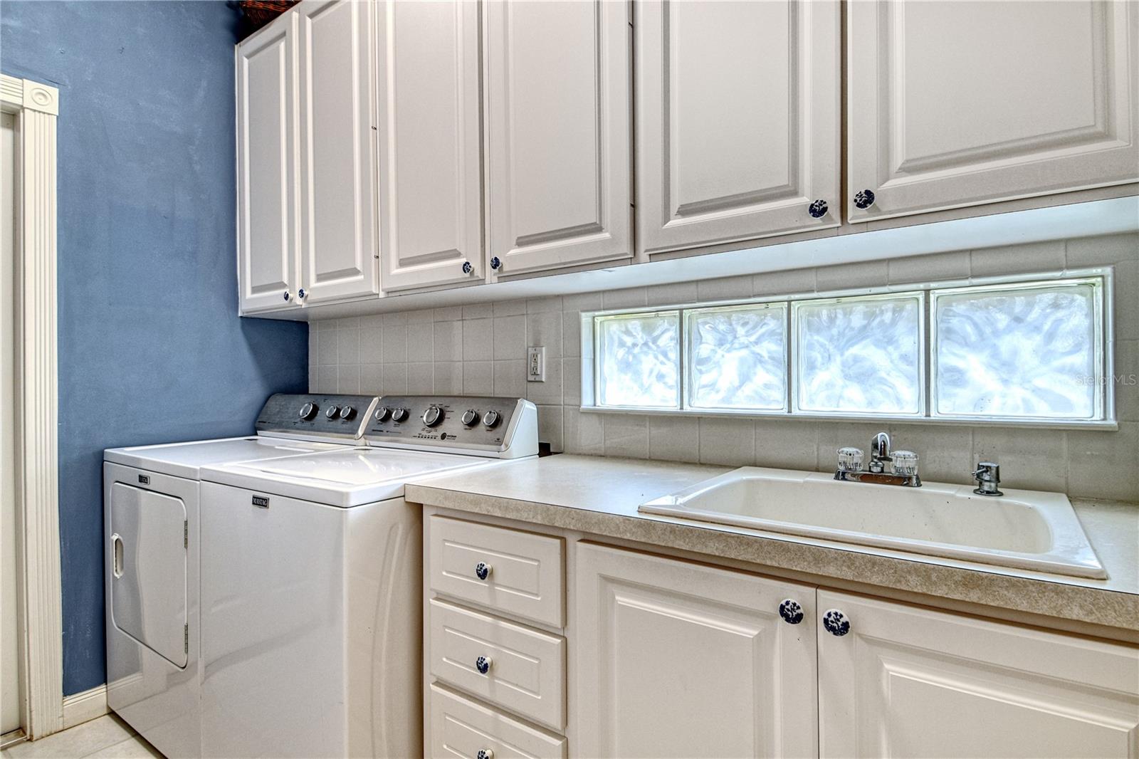 VILLAGEWALK - Residential