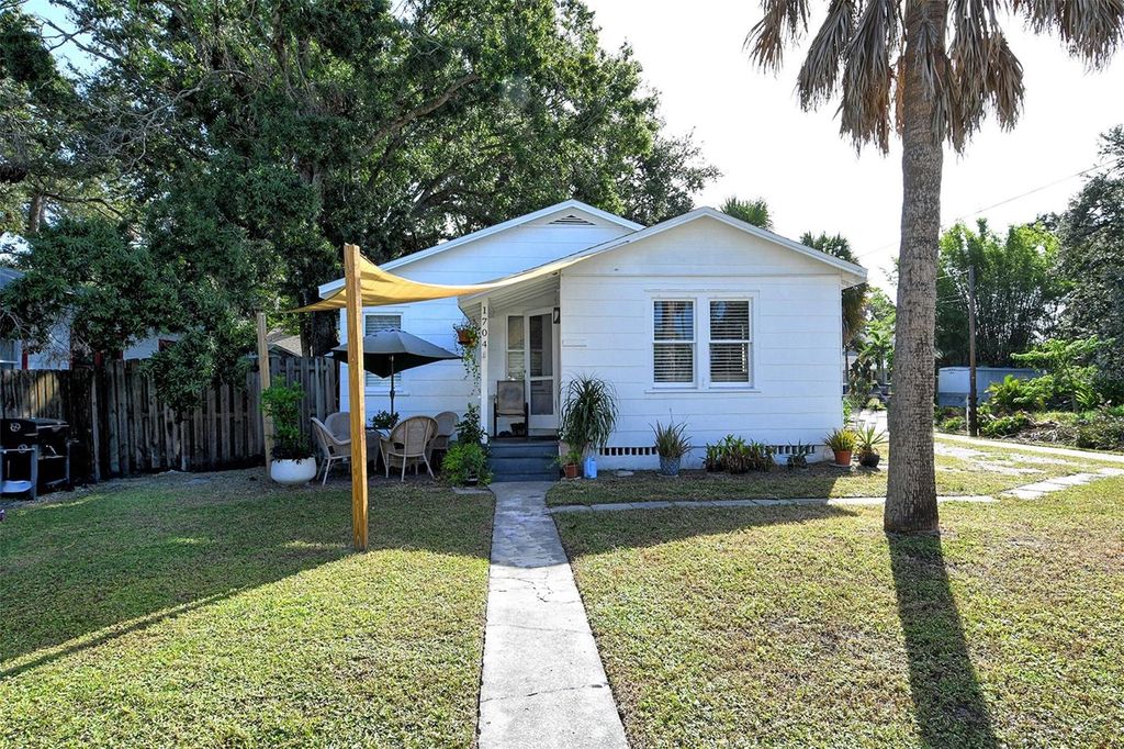 Photo of 1704 Cocoanut Avenue, Sarasota, FL 34234 (MLS # A4666635)