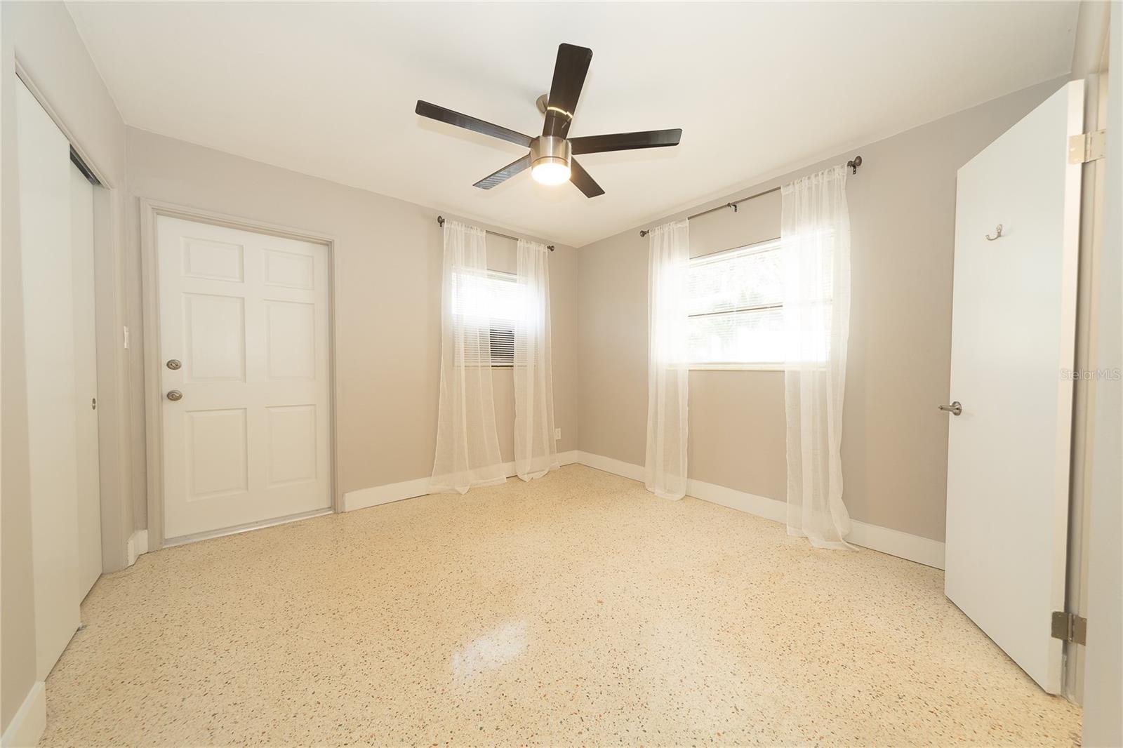 ROUSLYNN - Residential Lease