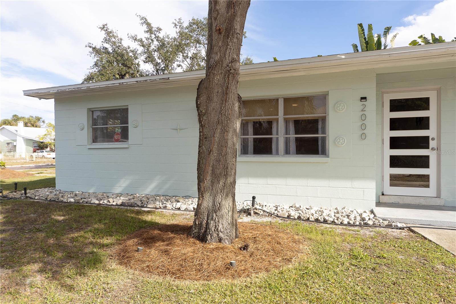 ROUSLYNN - Residential Lease