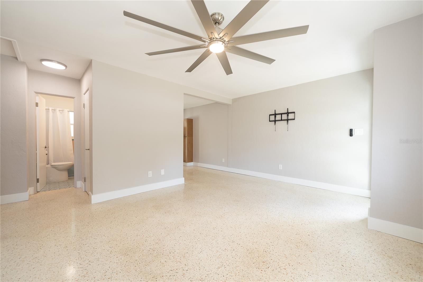 ROUSLYNN - Residential Lease