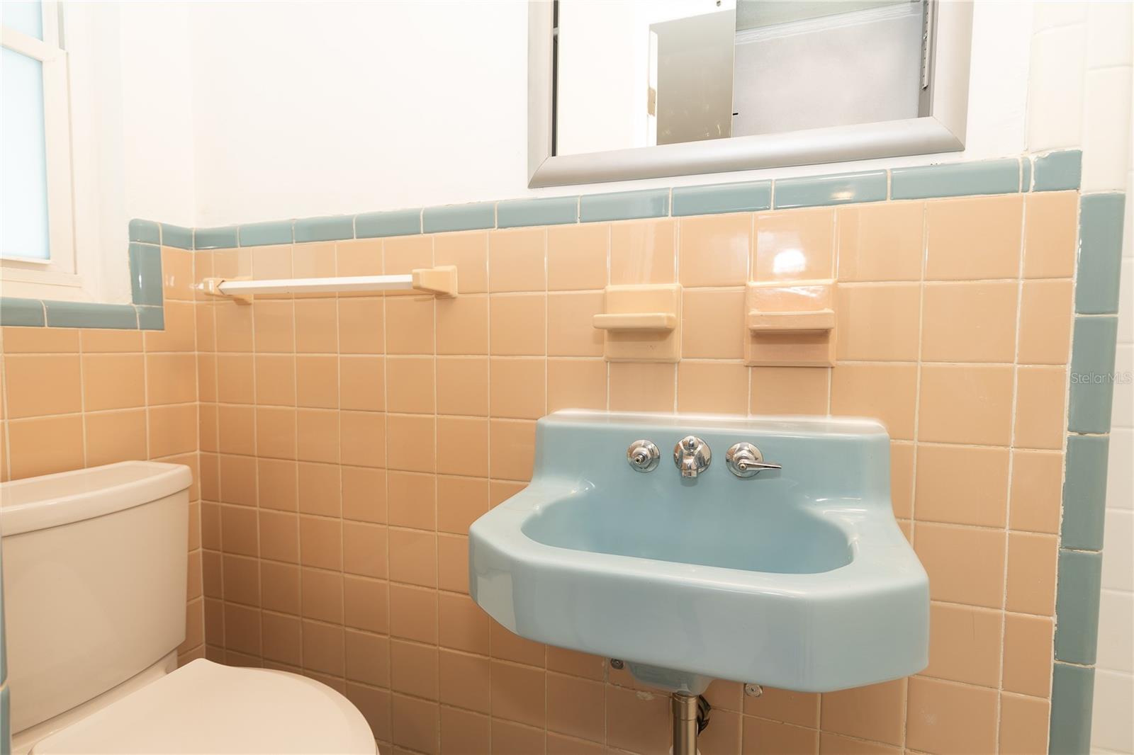 ROUSLYNN - Residential Lease