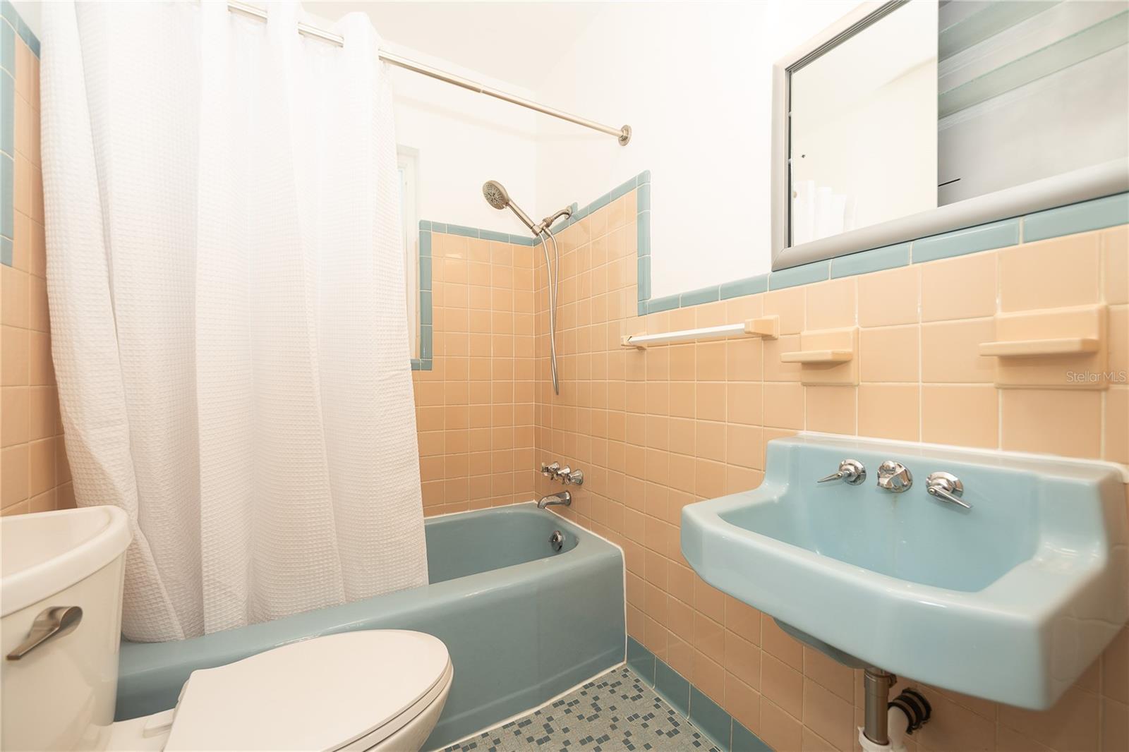 ROUSLYNN - Residential Lease