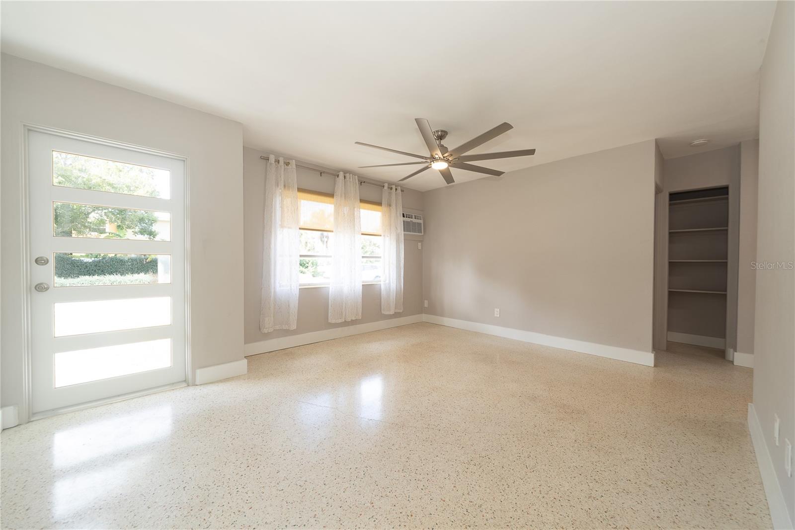 ROUSLYNN - Residential Lease