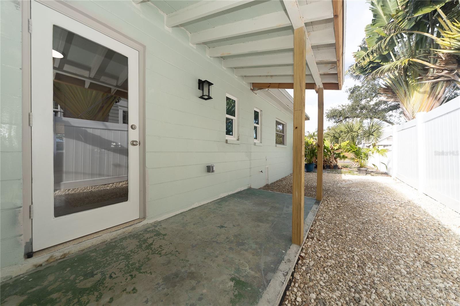 ROUSLYNN - Residential Lease