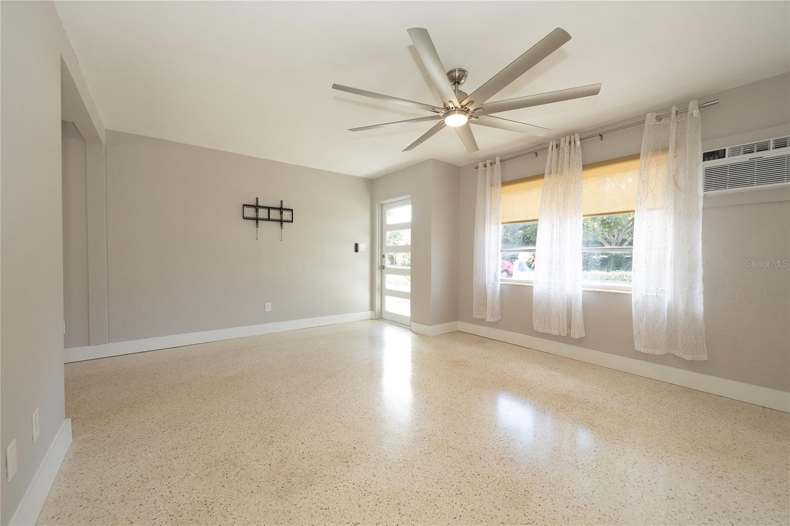 ROUSLYNN - Residential Lease