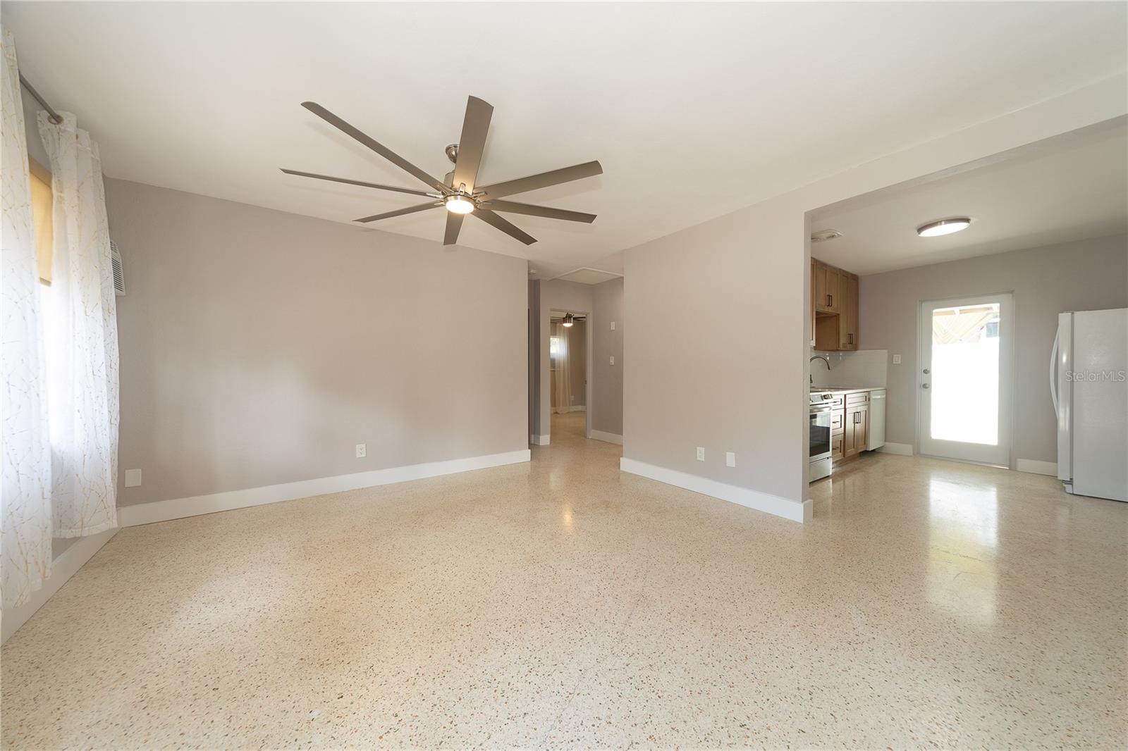 ROUSLYNN - Residential Lease