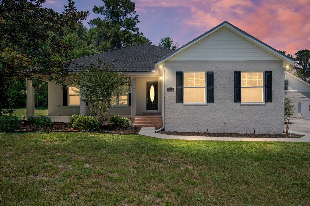 Photo of 4735 SE 112th Street Road, Belleview, FL 34420 (MLS # OM724904)