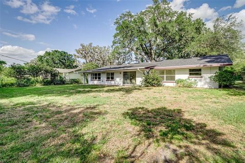 A home in LAKELAND
