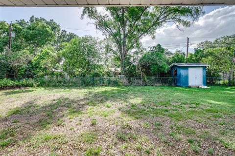 A home in LAKELAND