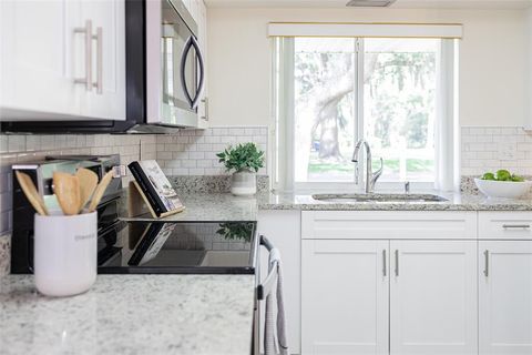 A home in LAKELAND