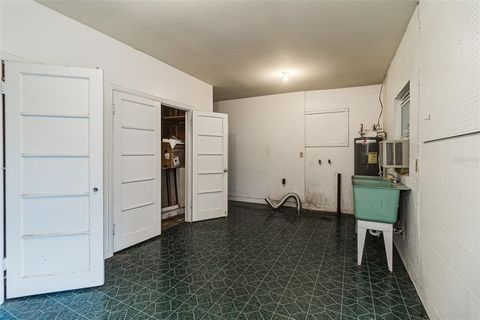 A home in LAKELAND