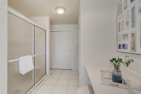A home in LAKELAND