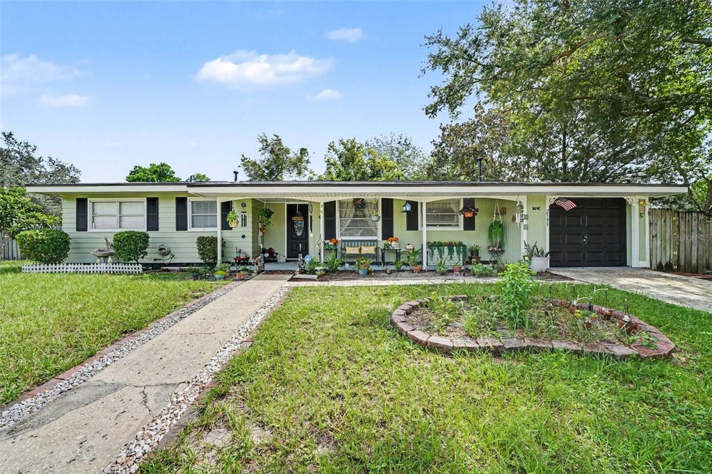 Photo of 2399 Kimberly Drive, Deltona, FL 32738 (MLS # V4951191)