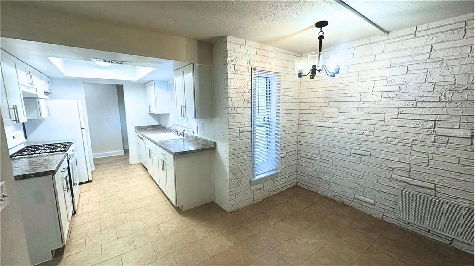 CARRIAGE HILL UNIT 1 - Residential Lease