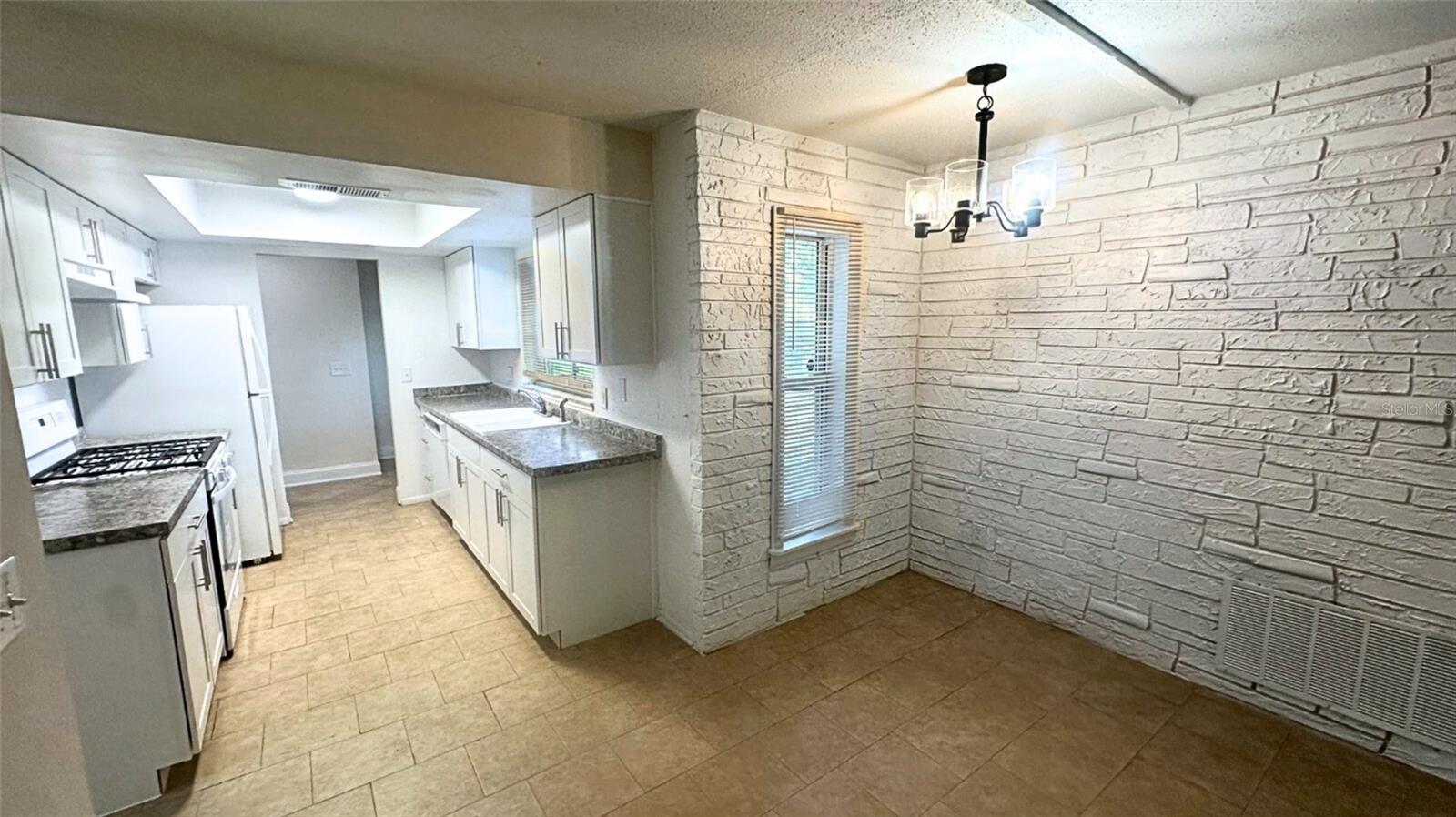 CARRIAGE HILL UNIT 1 - Residential Lease