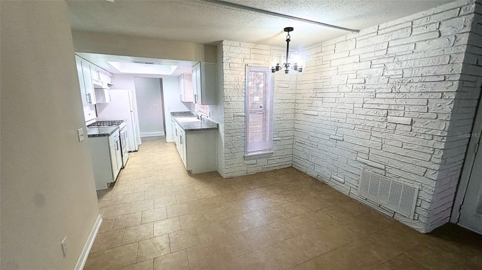 CARRIAGE HILL UNIT 1 - Residential Lease