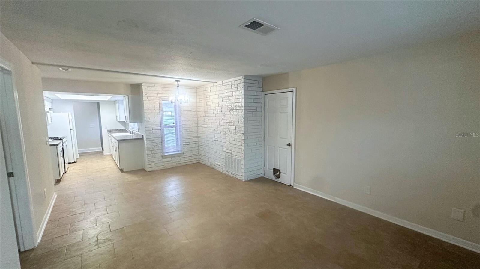 CARRIAGE HILL UNIT 1 - Residential Lease