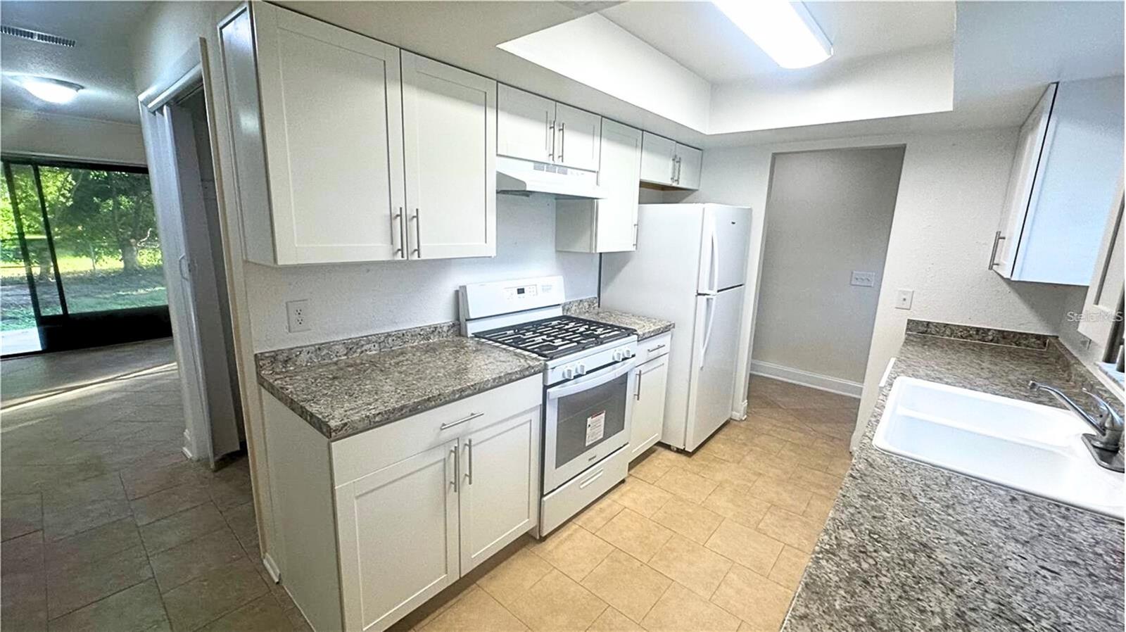 CARRIAGE HILL UNIT 1 - Residential Lease