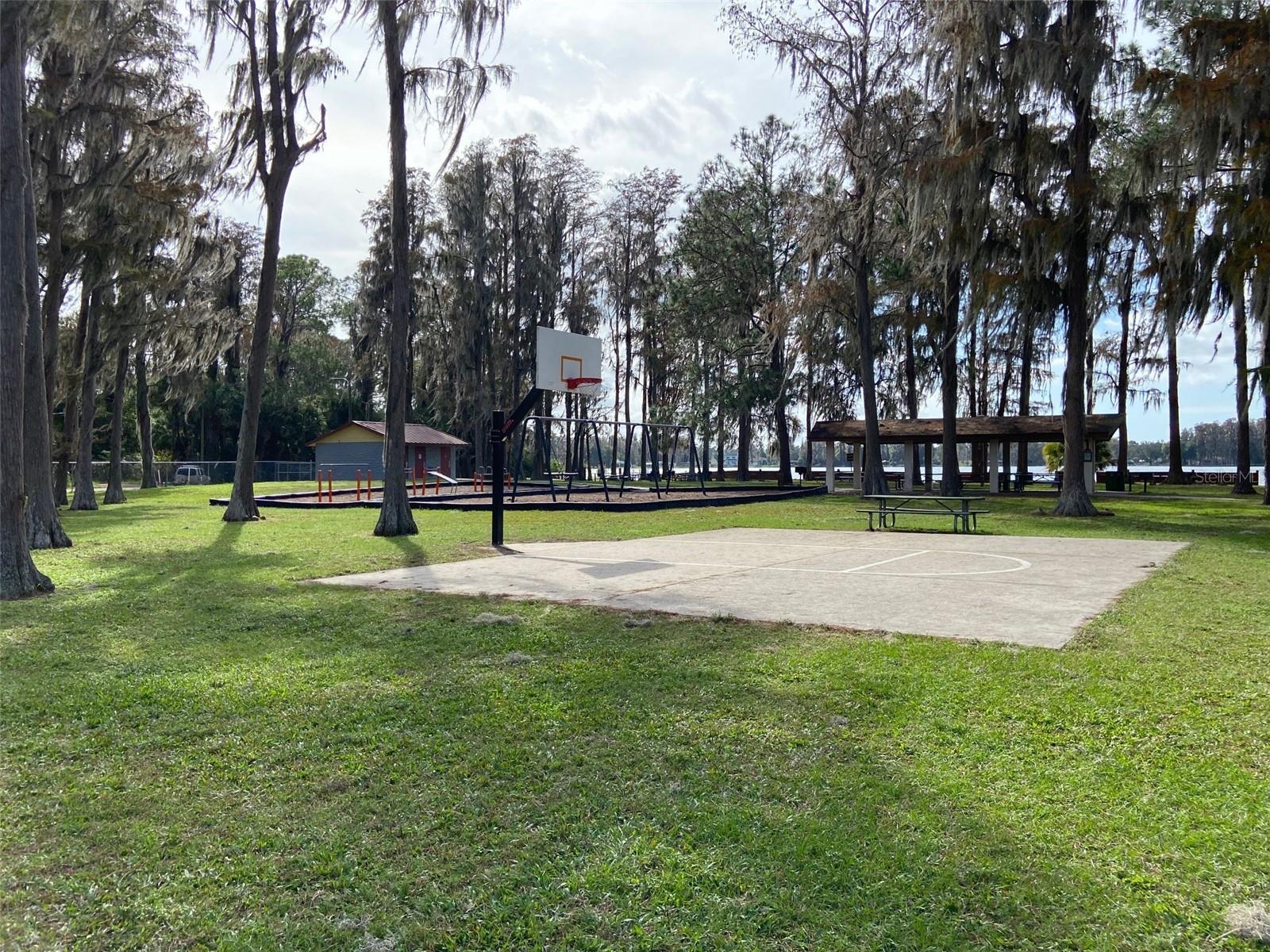 MOON LAKE ESTATES - Land
