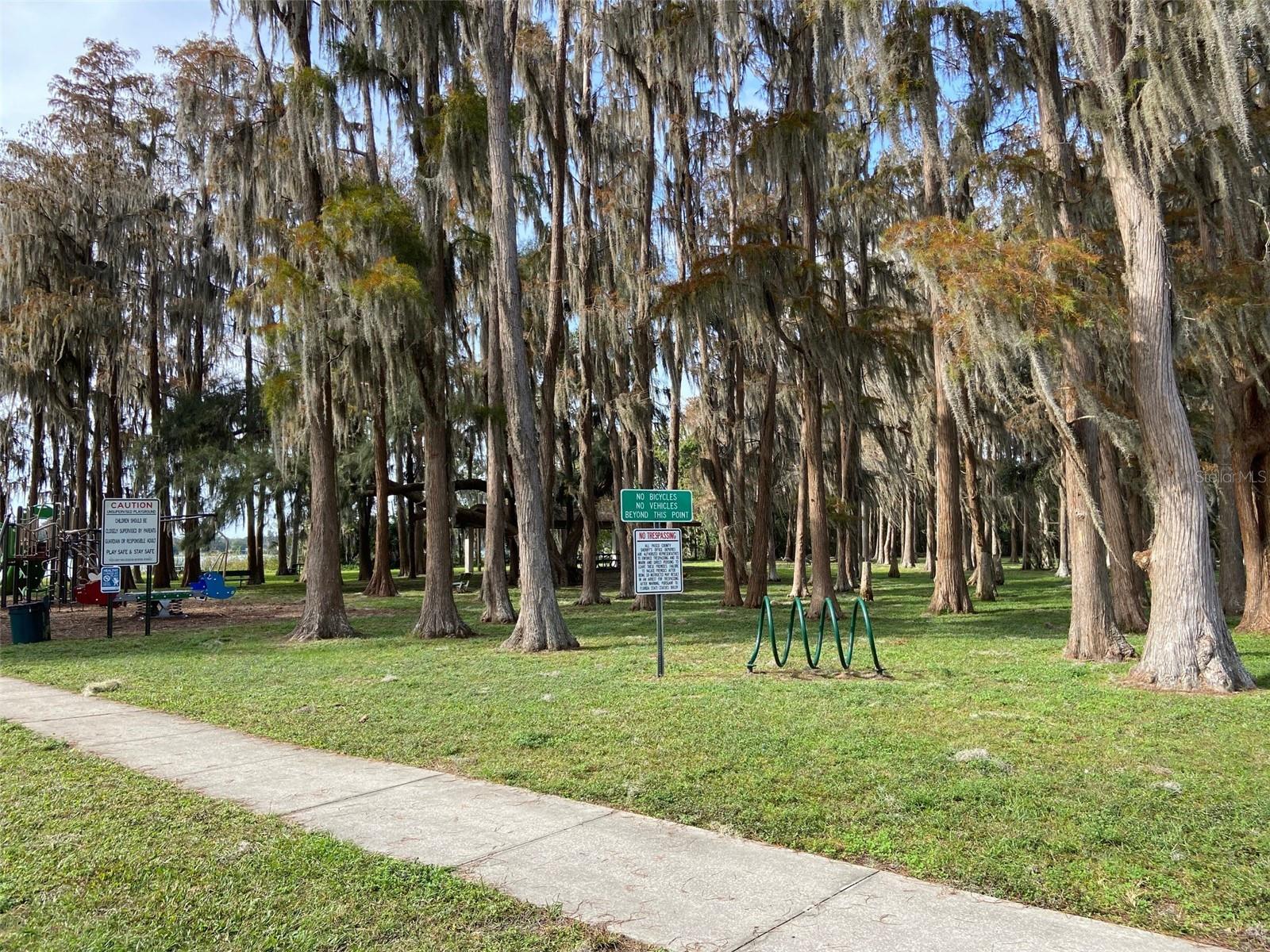 MOON LAKE ESTATES - Land