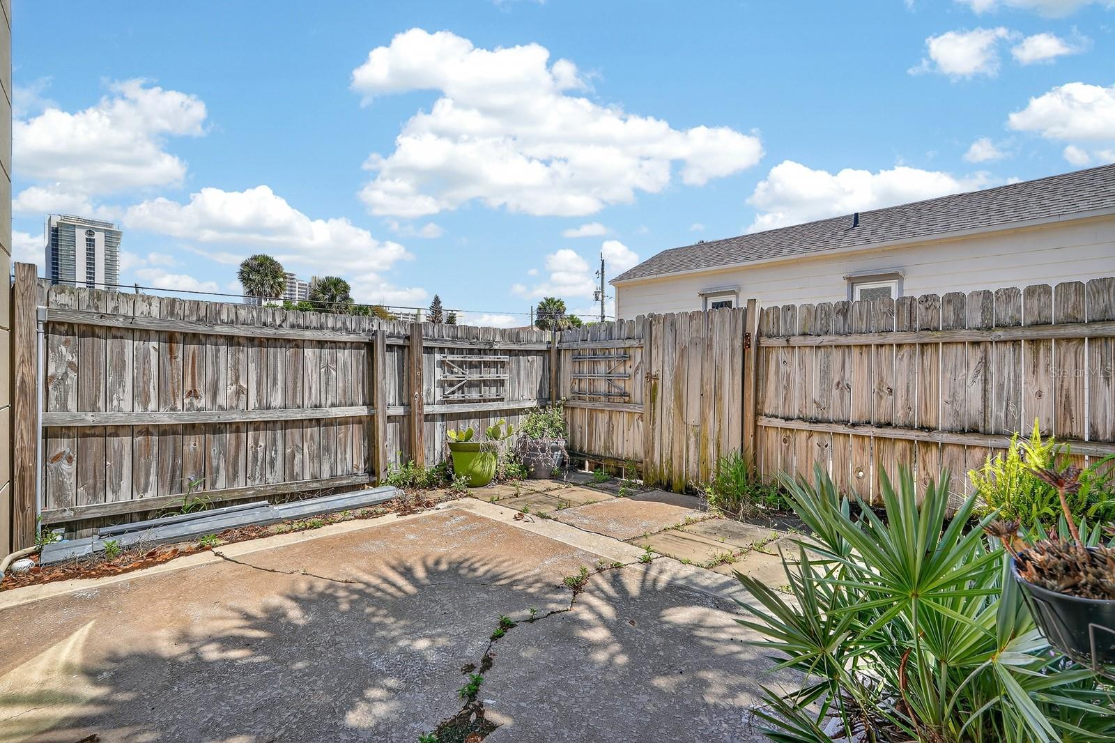 TOWNHOMES AT OLEANDER CONDO - Residential