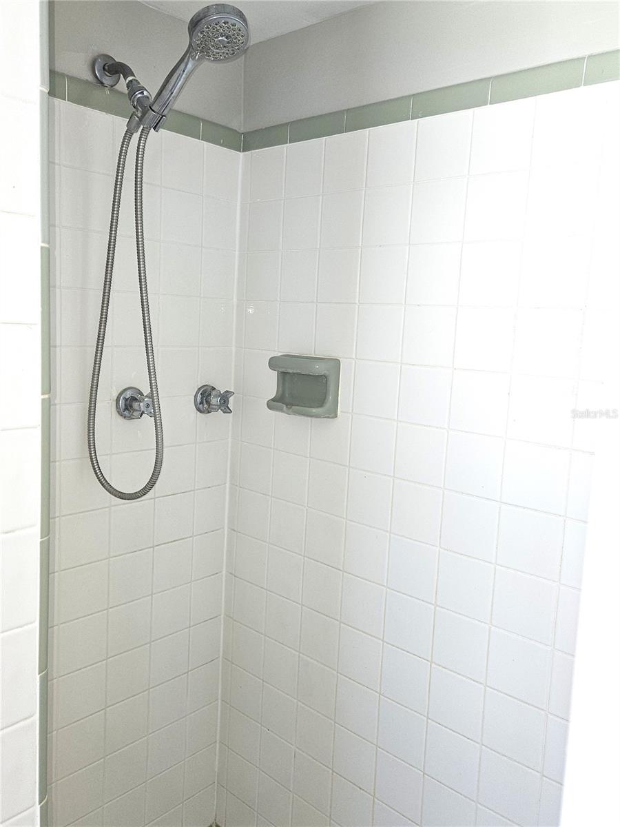 JASMINE LAKES - Residential Lease