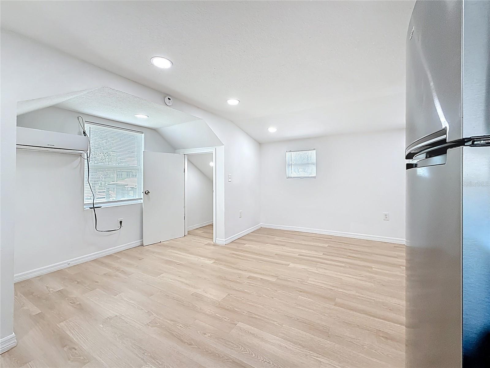 LAUGHNERS EXT OF KERR ADD - Residential Lease