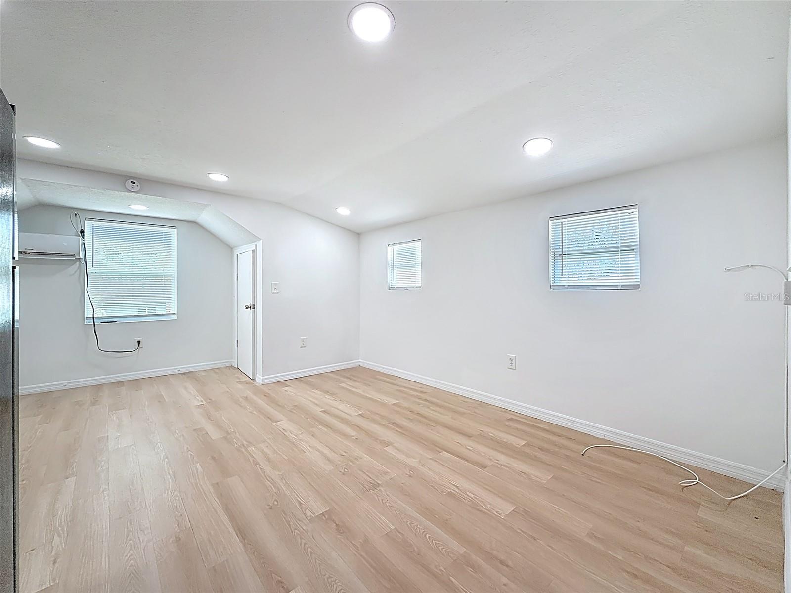 LAUGHNERS EXT OF KERR ADD - Residential Lease