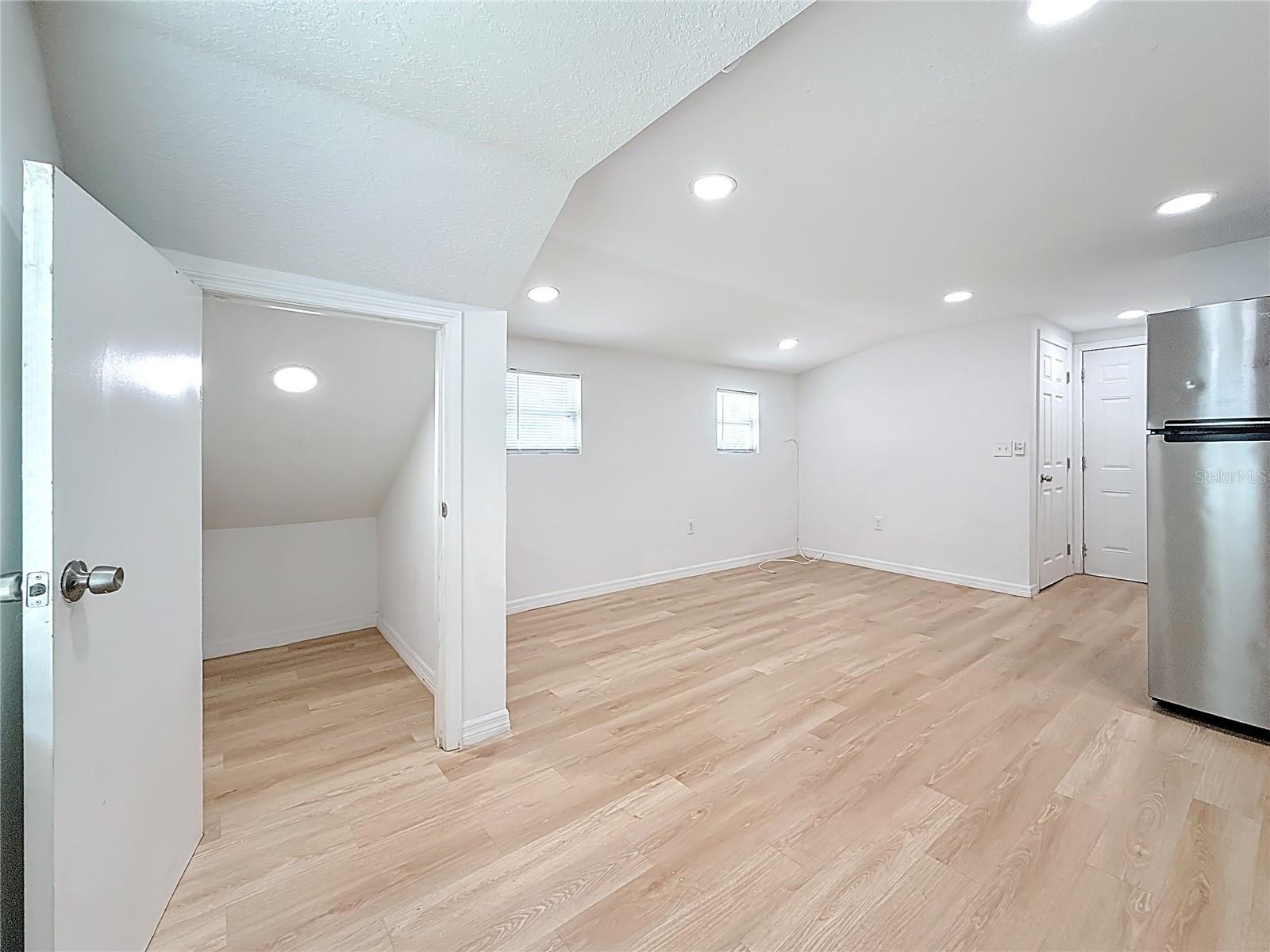 LAUGHNERS EXT OF KERR ADD - Residential Lease