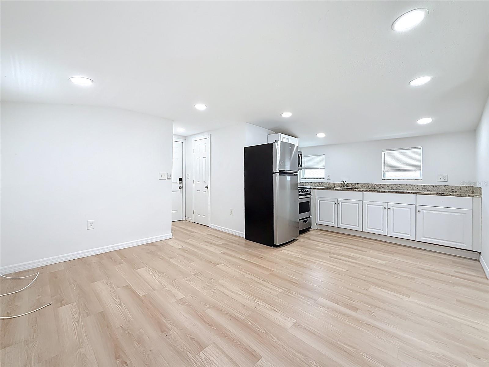 LAUGHNERS EXT OF KERR ADD - Residential Lease