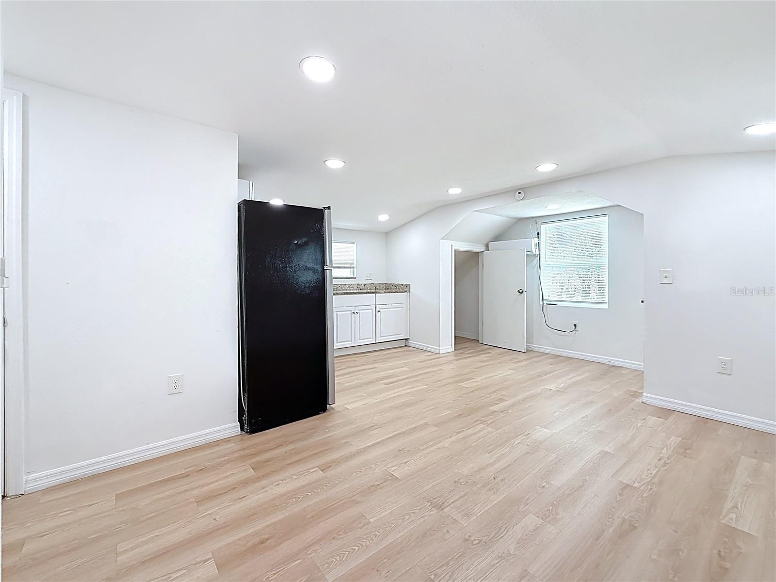 LAUGHNERS EXT OF KERR ADD - Residential Lease